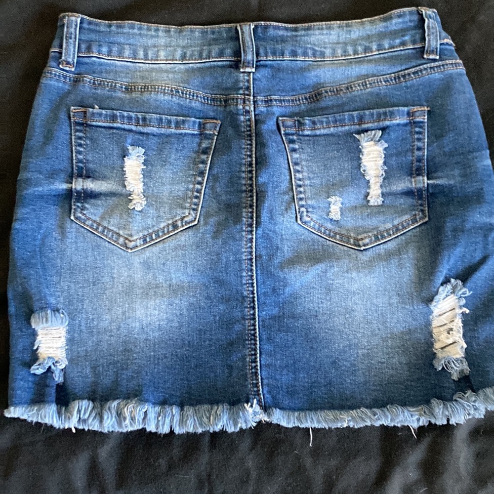Skirts - Picture 2 of 3